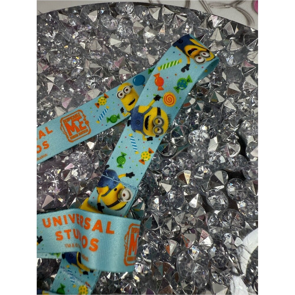 Universal Studios lanyard keychain  Minions Blue Lanyard with Yellow Clip - Picture 5 of 6